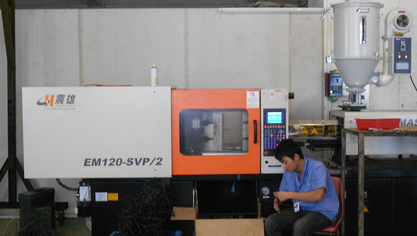 Automatic injection molding machine